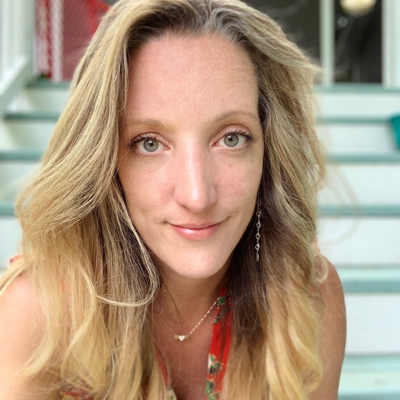 Meet your Posher, Eileen - Picture 3 of 5